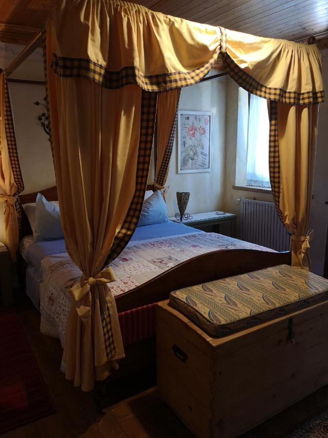 East Wind Bed and Breakfast Medea Exteriör bild