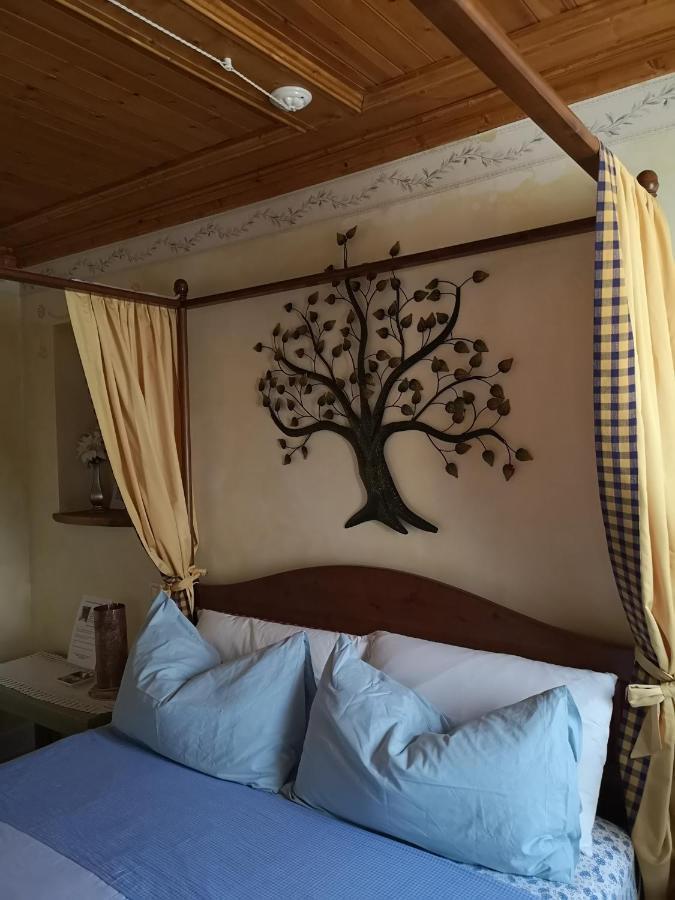 East Wind Bed and Breakfast Medea Exteriör bild