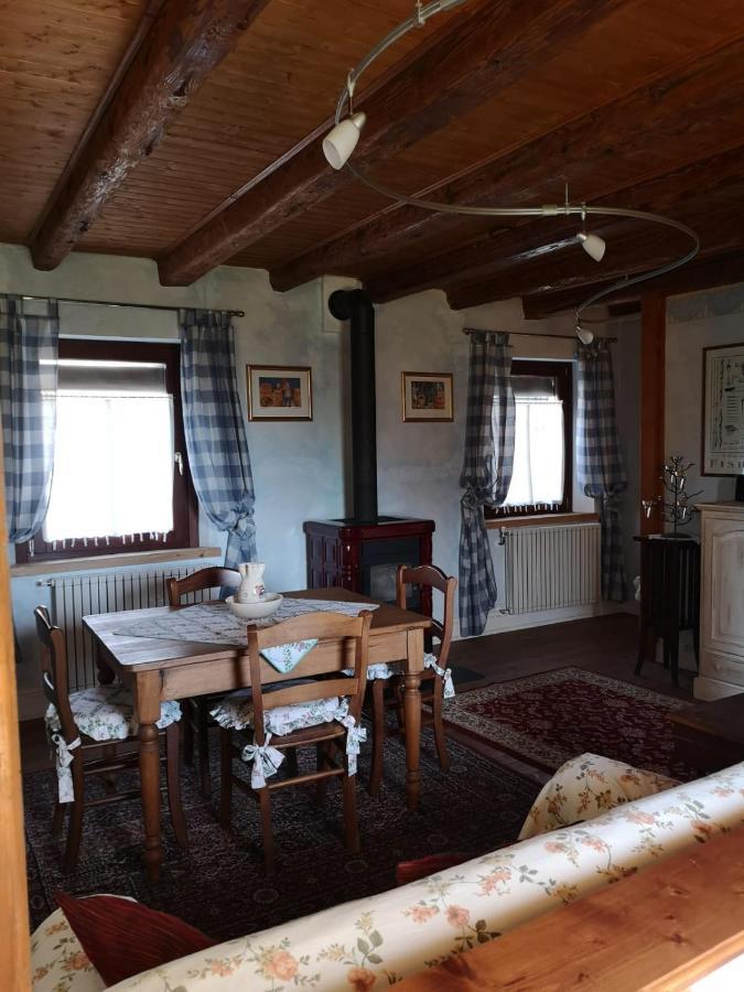 East Wind Bed and Breakfast Medea Exteriör bild