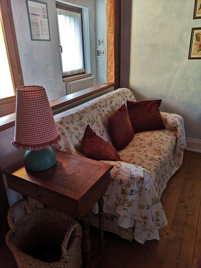 East Wind Bed and Breakfast Medea Exteriör bild