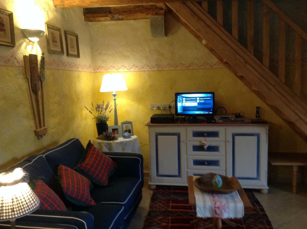 East Wind Bed and Breakfast Medea Exteriör bild