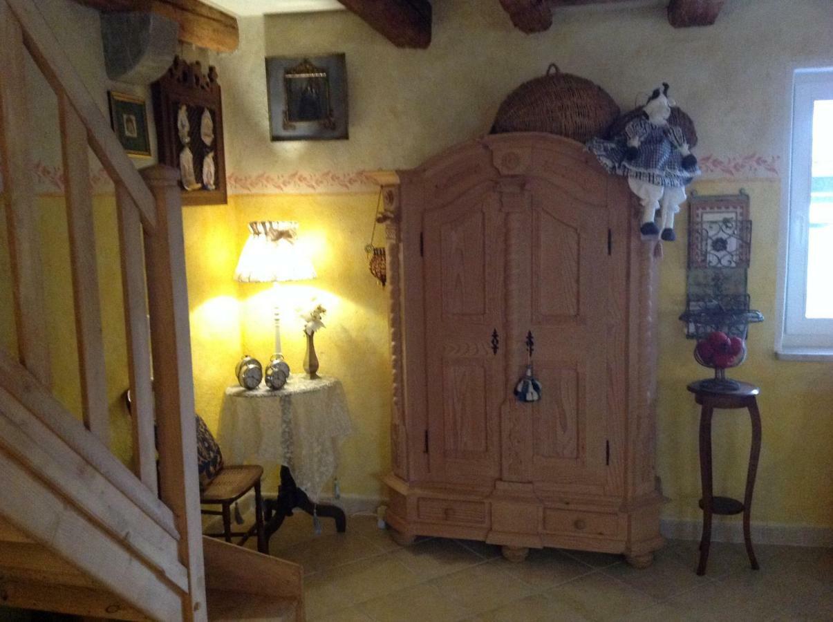 East Wind Bed and Breakfast Medea Exteriör bild