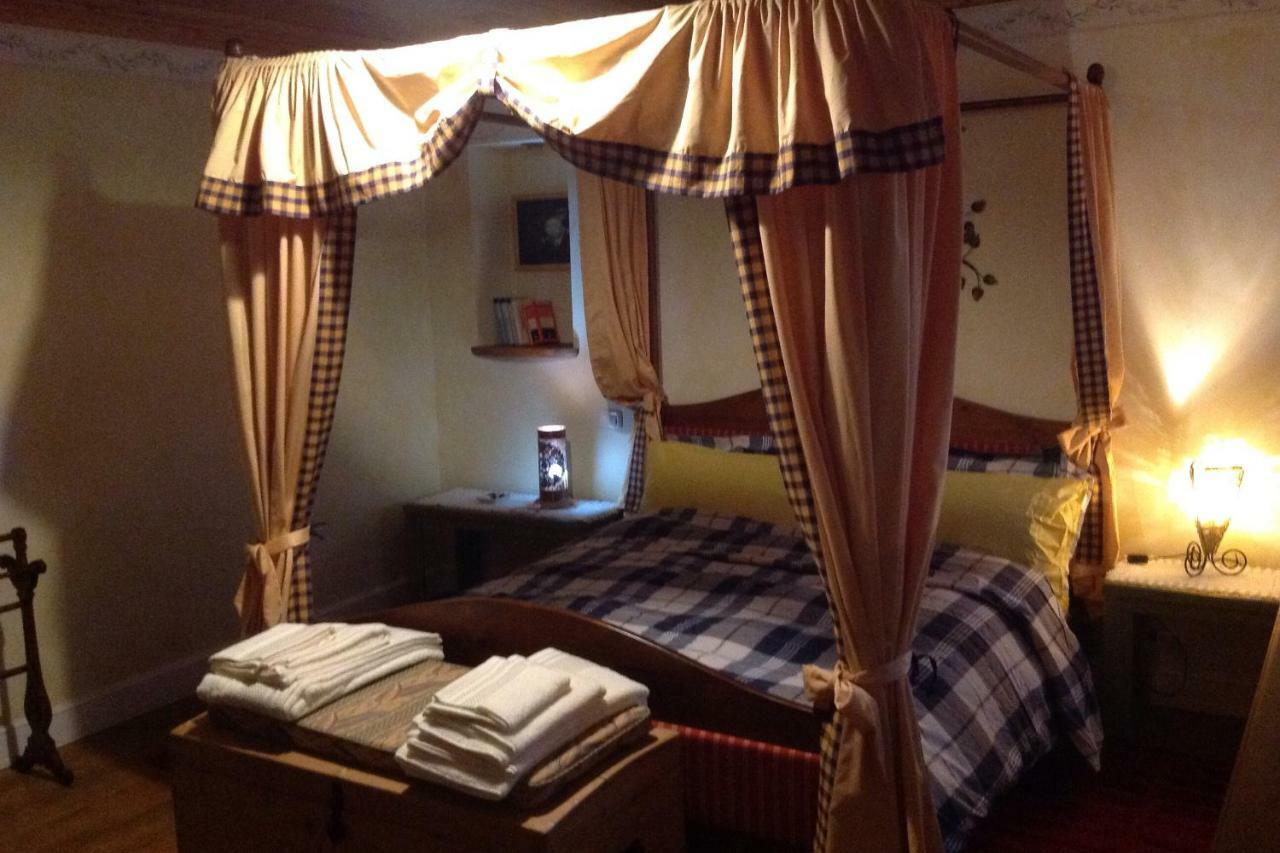 East Wind Bed and Breakfast Medea Exteriör bild