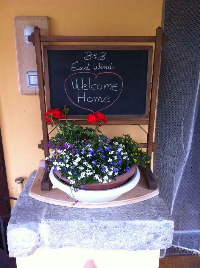 East Wind Bed and Breakfast Medea Exteriör bild